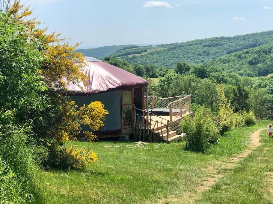 Yourte 2-4 Personnes Avec Spa Saint-Laurent-de-Lévézou Esterno foto